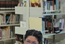 ¡Los Espejos Revelan Verdades! El programa «12 Puertas a la Lectura» en la Biblioteca McGregor va más allá del misterio