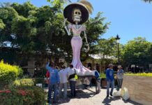 Comienza la transformación de la Plazuela Machado: el Instituto de Cultura viste de tradición el corazón de Mazatlán por el Día de Muertos.