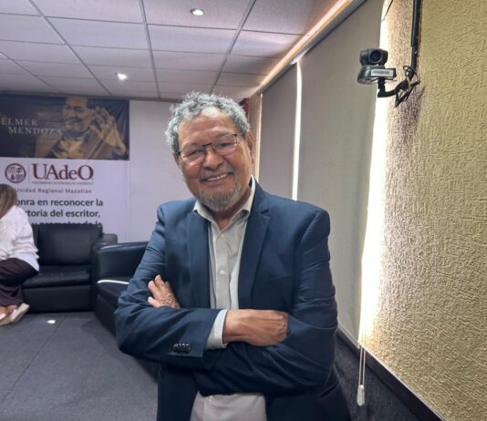 Élmer Mendoza: La inteligencia artificial es un instrumento, no la solución a todos los problemas