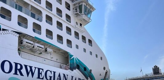 Mazatlán recibe triple arribo de cruceros con 9,813 pasajeros y 3,290 tripulantes