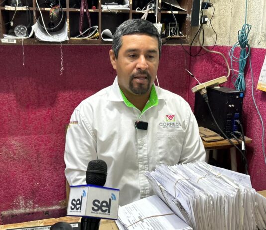 Pese a la tecnología, el trabajo del cartero sigue vigente en Mazatlán