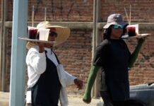 El chiflido que refresca Mazatlán: Moisés Hernández y sus aguas tradicionales