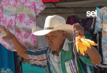 El “Viejo del Sombrerón”, Alegre Vendedor, Habla Inglés y Francés