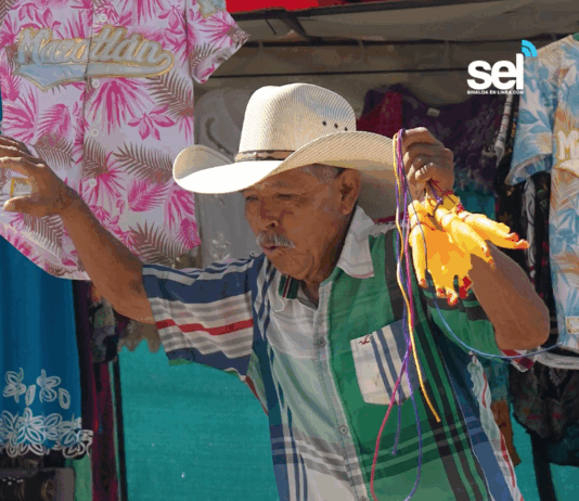El “Viejo del Sombrerón”, Alegre Vendedor, Habla Inglés y Francés