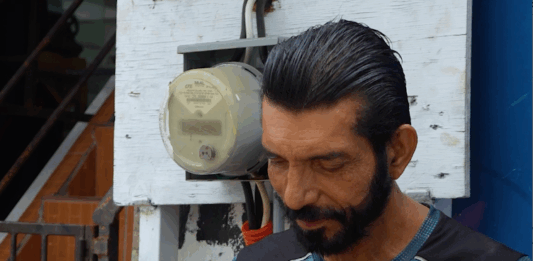 José Leyva, Periodista, Políglota a Artista al Óleo con la Yema de los Dedos