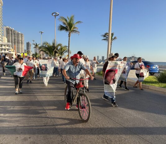“No somos bots, somos mazatlecos indignados”, gritan manifestantes