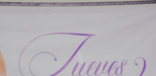 “Reciclando Amores»: Julio Villegas cautiva con cuentos de la vida real