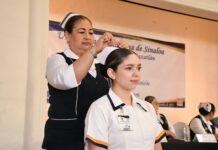 Tienen estudiantes de enfermería imposición de cofias y pines