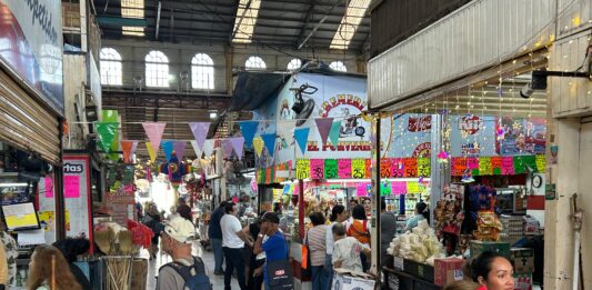 Compras navideñas con poca afluencia en el centro de Mazatlán