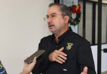 La Dirección General de Servicio Social entrega material reciclable y dona trenzas para la elaboración de pelucas oncológicas a la Unidad de Bienestar Universitario