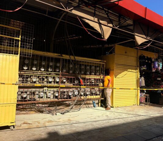 Falla eléctrica en área de medidores genera alerta en el Mercado Pino Suárez