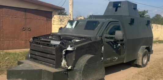 Aseguran vehículos, uno de ellos con blindaje artesanal, y armamento en los municipios de Escuinapa y Mazatlán