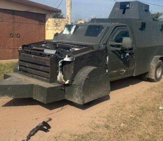 Aseguran vehículos, uno de ellos con blindaje artesanal, y armamento en los municipios de Escuinapa y Mazatlán