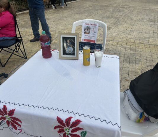 Realizan “La Silla Vacía” en honor a personas desaparecidas en la Plazuela Zaragoza