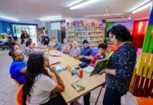 Cuentos sin Edad: María Teresa Ruiz despliega las alas de la imaginación con los adultos mayores en la Biblioteca Municipal Ing. Manuel Bonilla