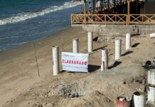 Al Parecer un Palapero con Influencias Construye un Restaurante en Playa Norte