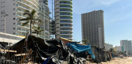 Construyen Más Palapas en Playa Norte… Corrupción y Contubernio?