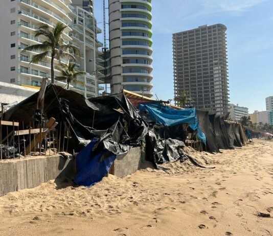 Construyen Más Palapas en Playa Norte… Corrupción y Contubernio?