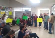 Trabajadores del ISSSTE en Mazatlán protestan contra directivos del hospital