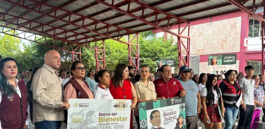 Entregan tarjetas de la Beca Benito Juárez a 617 nuevos beneficiarios en Mazatlán