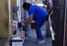 Doña Carmen, 90 Años, Vendedora de Panecillos y su Gran Amor a la Vida