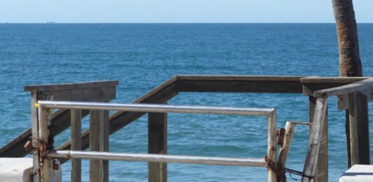 Mazatlán el “Nuevo Cancún” donde Algunos Palaperos No Sólo se Apropian de Playas, También de los Accesos Públicos