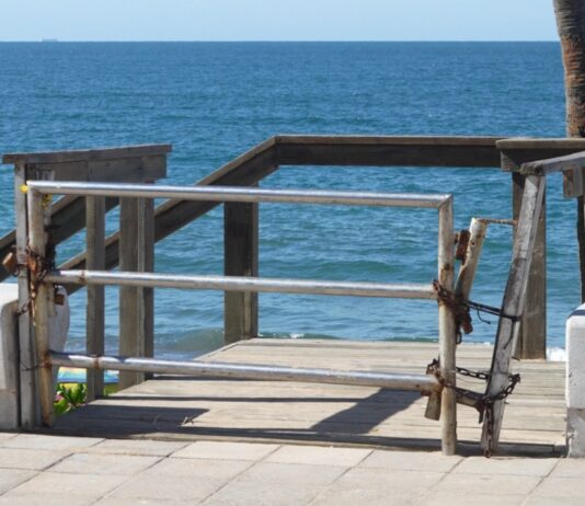 Mazatlán el “Nuevo Cancún” donde Algunos Palaperos No Sólo se Apropian de Playas, También de los Accesos Públicos