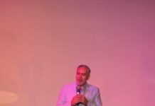 Óscar Gómez conquista Casa Haas con un emotivo tributo a Bocelli