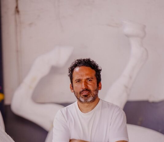 Ocean Rodríguez avanza en la creación de las carrozas reales