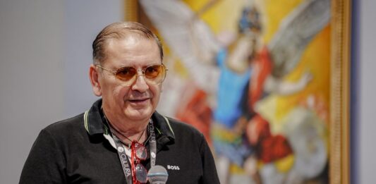 Estrellas de la música sinaloense y majestuosidad visual en los espectaculares desfiles de “Arriba la Tambora”