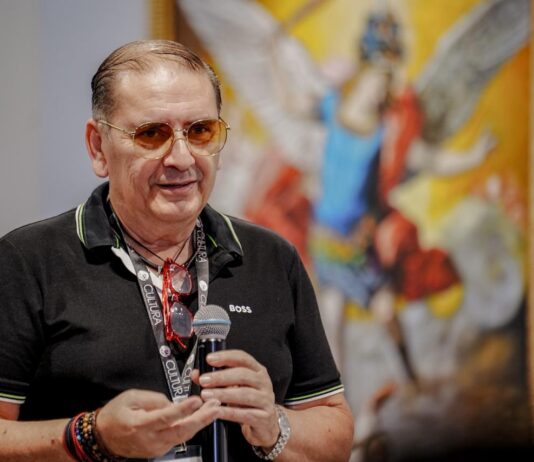 Estrellas de la música sinaloense y majestuosidad visual en los espectaculares desfiles de “Arriba la Tambora”