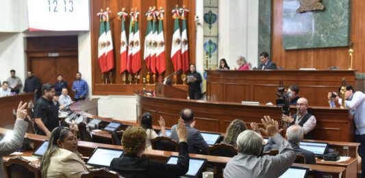 Dan lectura a cinco iniciativas en Congreso; Rocha Moya propone licencia permanente de conducir