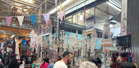 Ventas suben un 60% por turismo de Carnaval en el mercado Pino Suárez