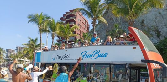 Recibe Mazatlán a más de 3,900 cruceristas en el último día de Carnaval