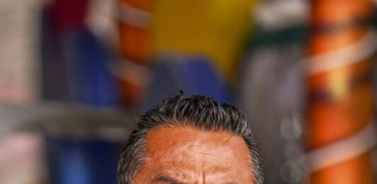 Kreatos, listo para sorprender con dos marionetas gigantes y dos carros alegóricos durante los desfiles del Carnaval