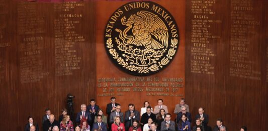 Asiste gobernador Rocha Moya a la conmemoración del 109 Aniversario de la Constitución, en Querétaro, encabezada por la presidenta Claudia Sheinbaum
