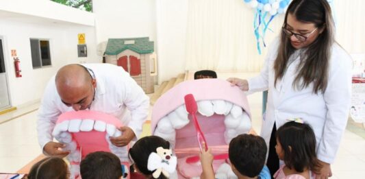 ¿Qué pasta de dientes deben usar los niños? Experta de la UAS explica la cantidad y el tipo ideal; flúor y porciones correctas según la edad