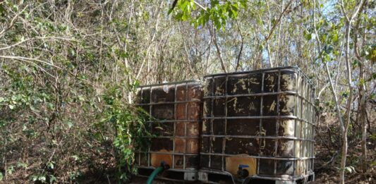 Marina localiza campamento con cubitanques de combustible y asegura armas, municiones y vehículos en Sinaloa