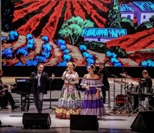 Ana Clavel recibe el Premio Mazatlán de Literatura 2026 en una noche de orgullo sinaloense