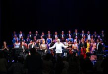 Gordon Campbell reafirma la dimensión espiritual del canto coral en el Teatro Ángela Peralta