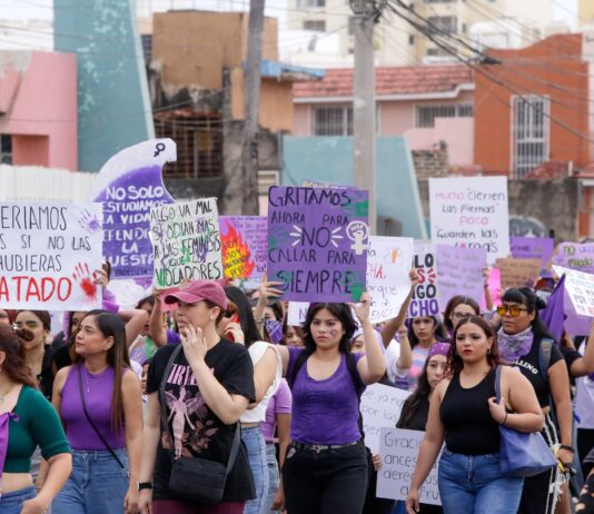 Con consignas y protestas, mujeres de Mazatlán participan en marcha del Día Internacional de la Mujer