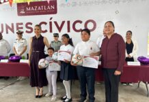 Programa Lunes Cívico llega a la Primaria “Constitución de 1917”