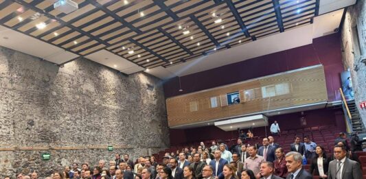 El Rector Jesús Madueña participa en mesa de la SEP sobre el impacto de la era digital en las juventudes; educar para la autorregulación frente a dispositivos.