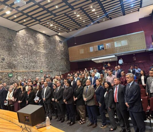 El Rector Jesús Madueña participa en mesa de la SEP sobre el impacto de la era digital en las juventudes; educar para la autorregulación frente a dispositivos.