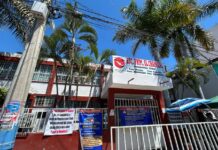 Padres de familia toman primaria Chamizal por falta de transparencia y piden destitución de la directora