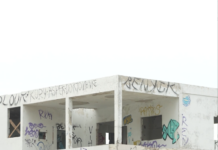 Edificio Abandonado en Paseo Claussen Convertido en Cueva de Malvivientes; un Peligro para los Vecinos y Turistas