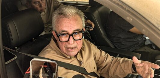 Rocha Moya supervisa por segundo día rescate de mineros atrapados en Rosario