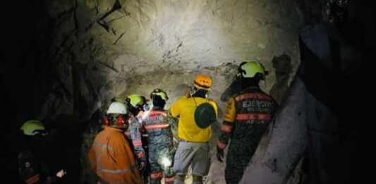 Los cuatro mineros siguen atrapados tras derrame de jale en mina de Rosario