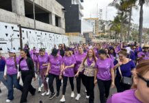 Con caminata por el malecón, conmemoran el Día Internacional de la Mujer en Mazatlán
