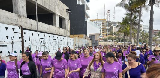 Con caminata por el malecón, conmemoran el Día Internacional de la Mujer en Mazatlán